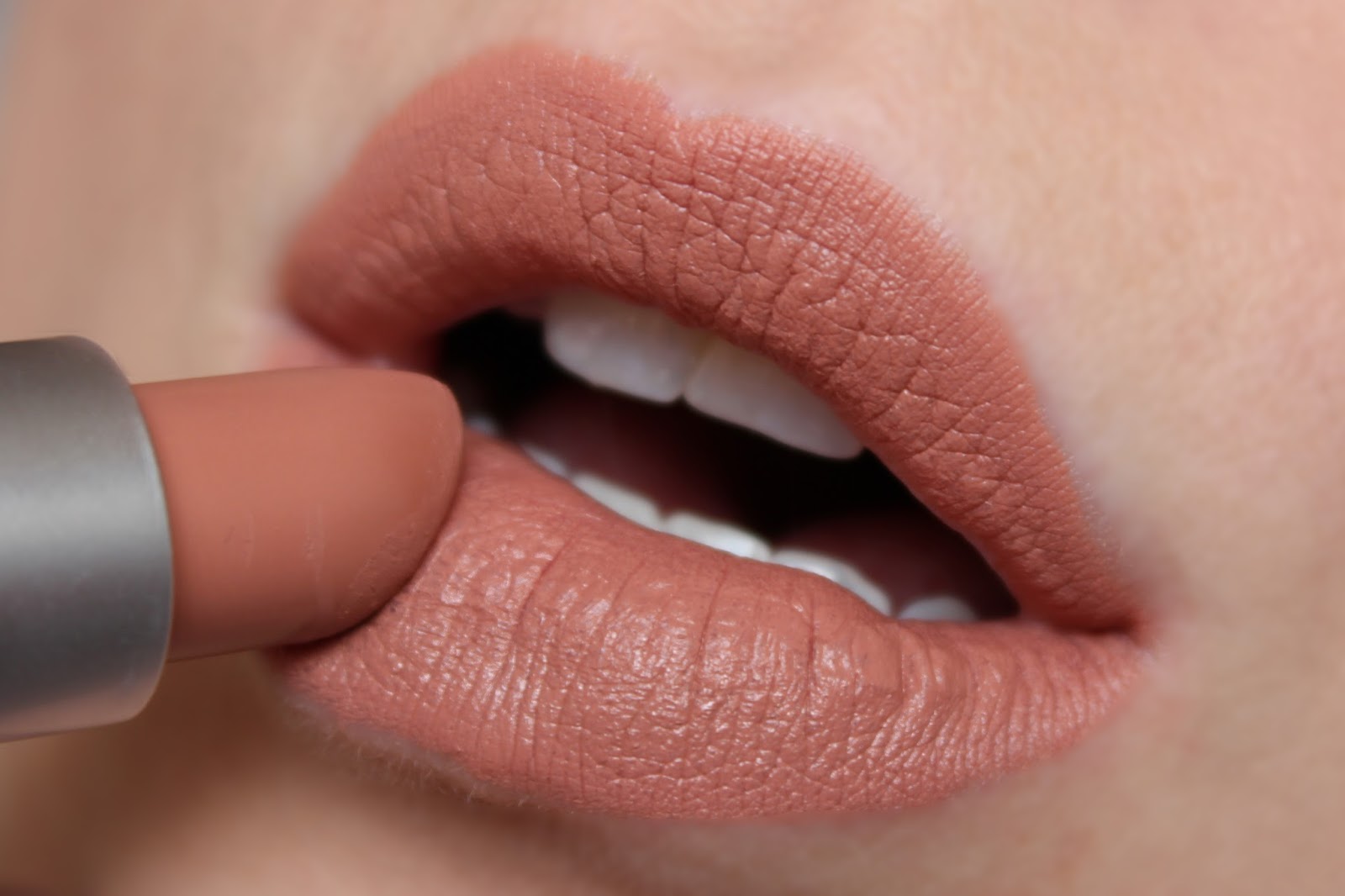 Mac honeylove lip liner